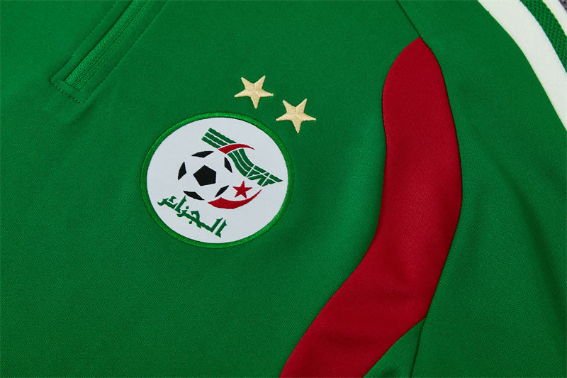 Ensemble survêtement Algérie vert – détail veste zippée et pantalon rayé blanc