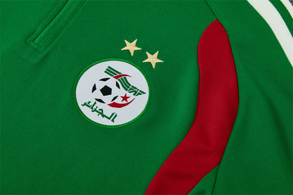 Ensemble survêtement Algérie vert – détail veste zippée et pantalon rayé blanc