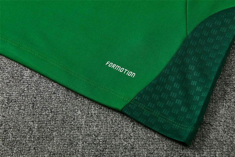 Détail tissu Formotion survêtement Algérie – zone respirante et ajourée veste Adidas